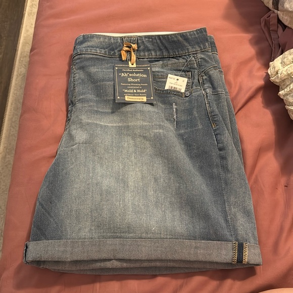 Women’s Plus Shorts  24W - Picture 1 of 9
